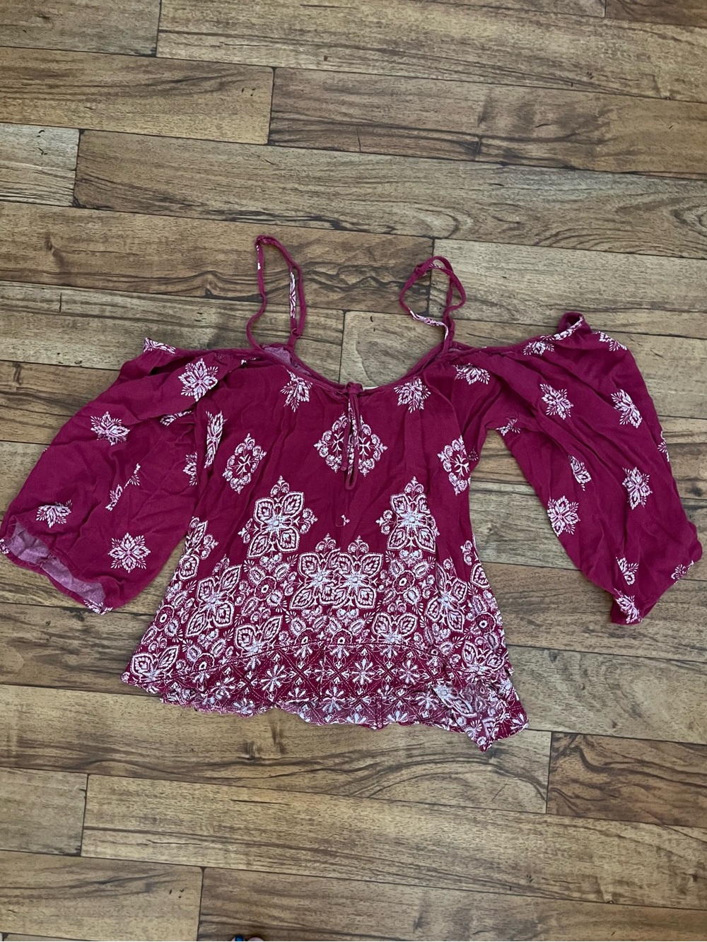 Liberty Love Burgundy Boho Cold Shoulder Bell Sleeve Top Size S
